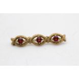 9ct gold antique garnet three stone knot brooch - Hallmarked Chester (1.8g)