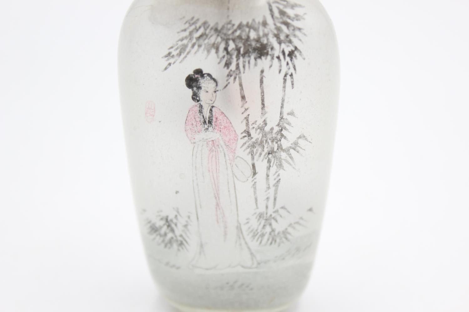 Antique Reverse Painted Glass SNUFF BOTTLE Lady with Dipper Scoop, Silver Topped - Bild 2 aus 4