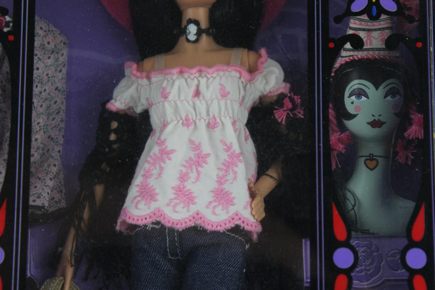 2005 Mattel Anna Sui Boho Barbie Collectors Doll in Original Box - Bild 3 aus 7