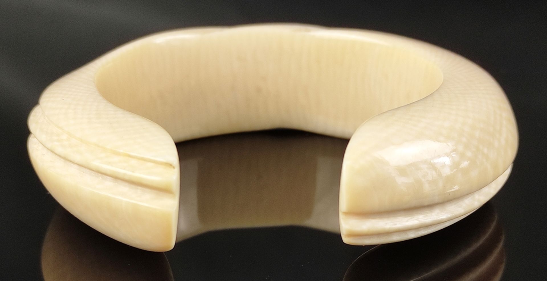 Bangle, oval, ivory, 1950s, width approx. 2cm, diameter at largest point 5.5cm, for narrow wrist - Image 3 of 3