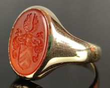 Wappen-Ring, Ringkopf besetzt mit ovalem Karneol, graviert mit einem Adels-Wappen (Wappenschild mit 