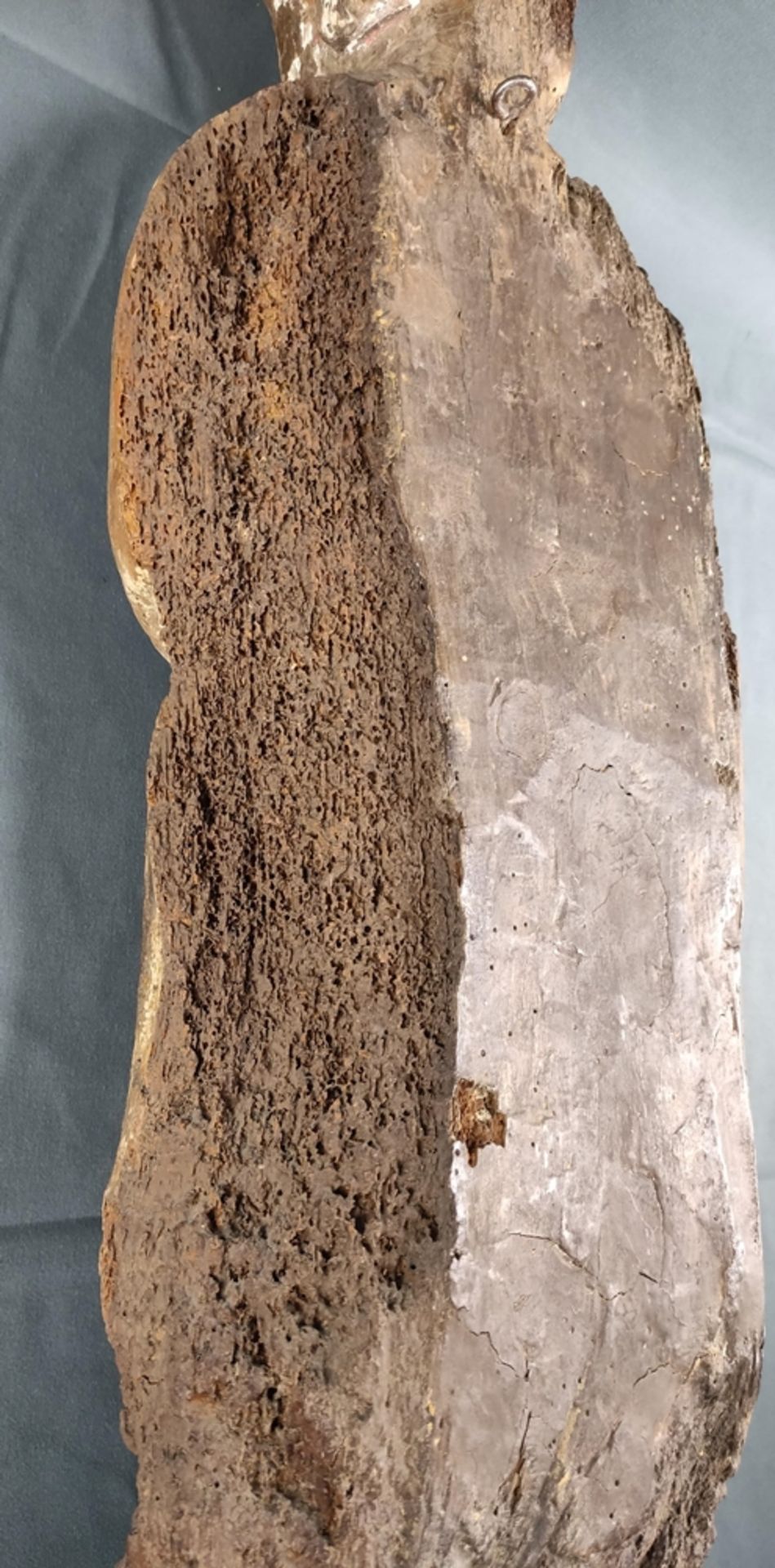 Heiligen-Figur, wohl Petrus, Weichholz, ehemals farbig gefasst, rückseitig abgeflacht, älter, Holzw - Bild 3 aus 5