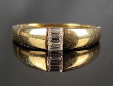 Ring, Ringkopf besetzt mit drei facettierten Zirkonia-Baguettes, 333/8K Gelbgold, 1,7g, Größe 56