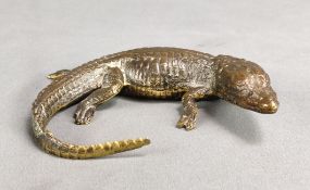 Krokodil/Kaiman, liegend, Bronze, 16x15x3cm, 878g *sehr gute schwere Qualität