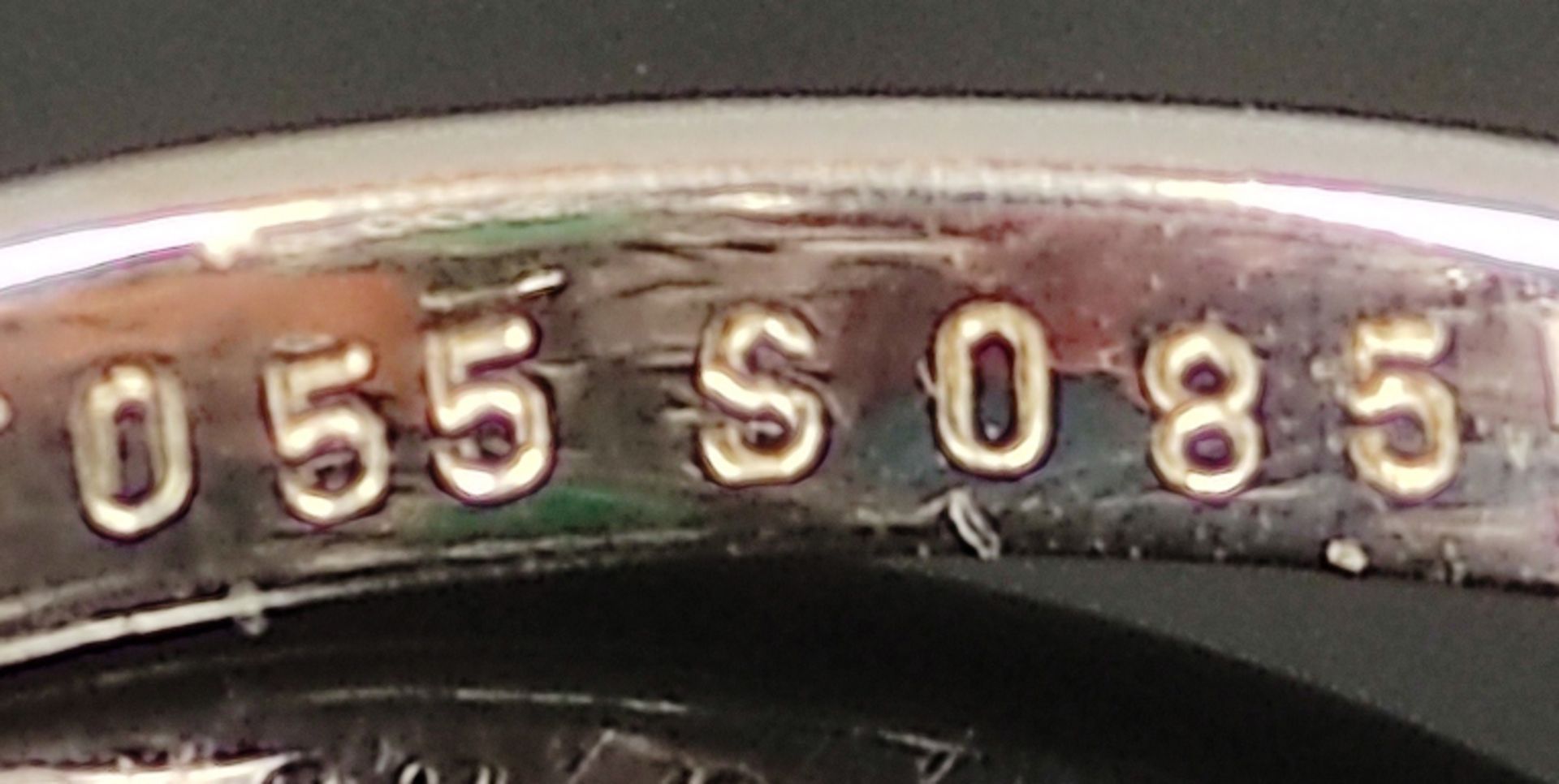 Smaragd-Ring, oval, Größe der Schauseite ca. 6,3x4,4mm, umgeben von 8 kleinen Brillanten, 750/18K W - Bild 6 aus 6