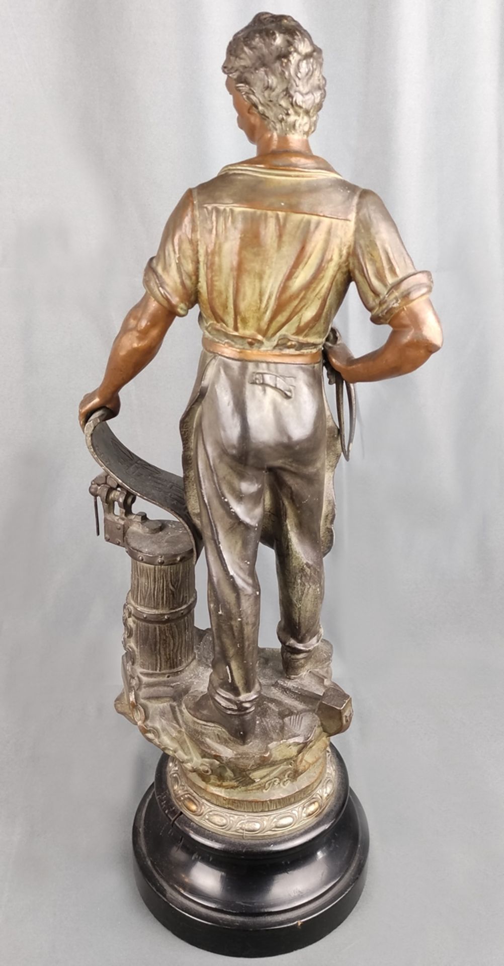 Maschinenbauer, "Constructeur de Machines", große Skulptur auf rundem Holzsockel, Zamak-Legierung,  - Bild 2 aus 5
