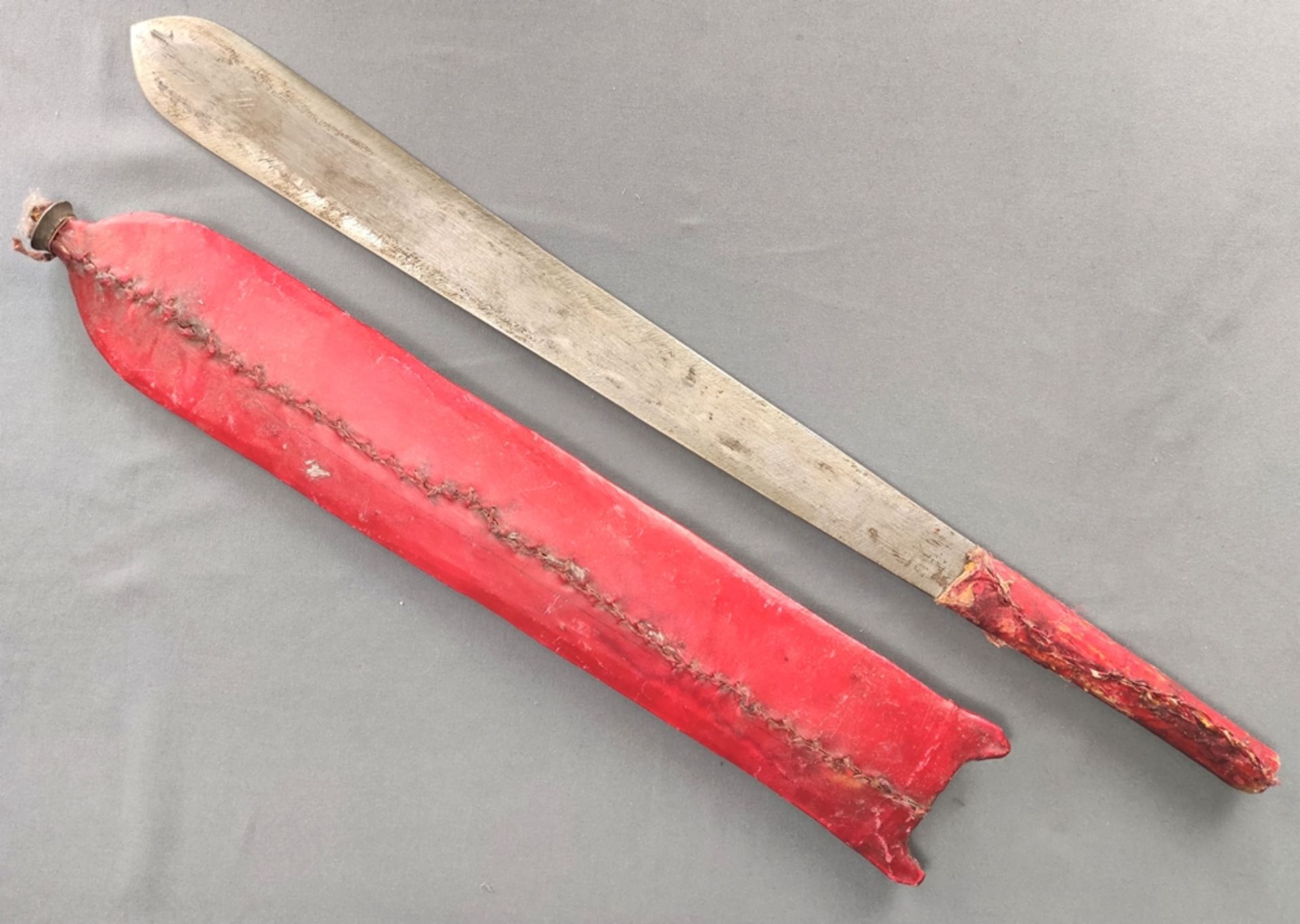 Antikes Buschmesser, Klinge nach unten leicht ausgestellt, spitz zulaufend, zweischneidig, Griff au - Bild 2 aus 2