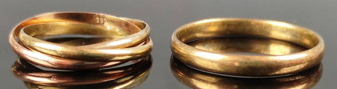 Trinity-Ring, in Weiß-, Gelb- und Rotgold, Größe 58 und weiterer Ring, Größe 67, beide Objekte 333/