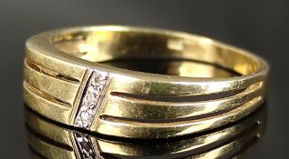 Ring mit drei kleinen Diamanten, Schauseite durchbrochen gearbeitet, 585/14K Gelbgold, Vintage 70er