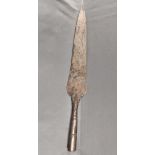 Speerspitze, Eisen, abgebrochenes Speer noch sichtbar, Afrika, wohl 19. Jahrhundert, L 35,5 cm