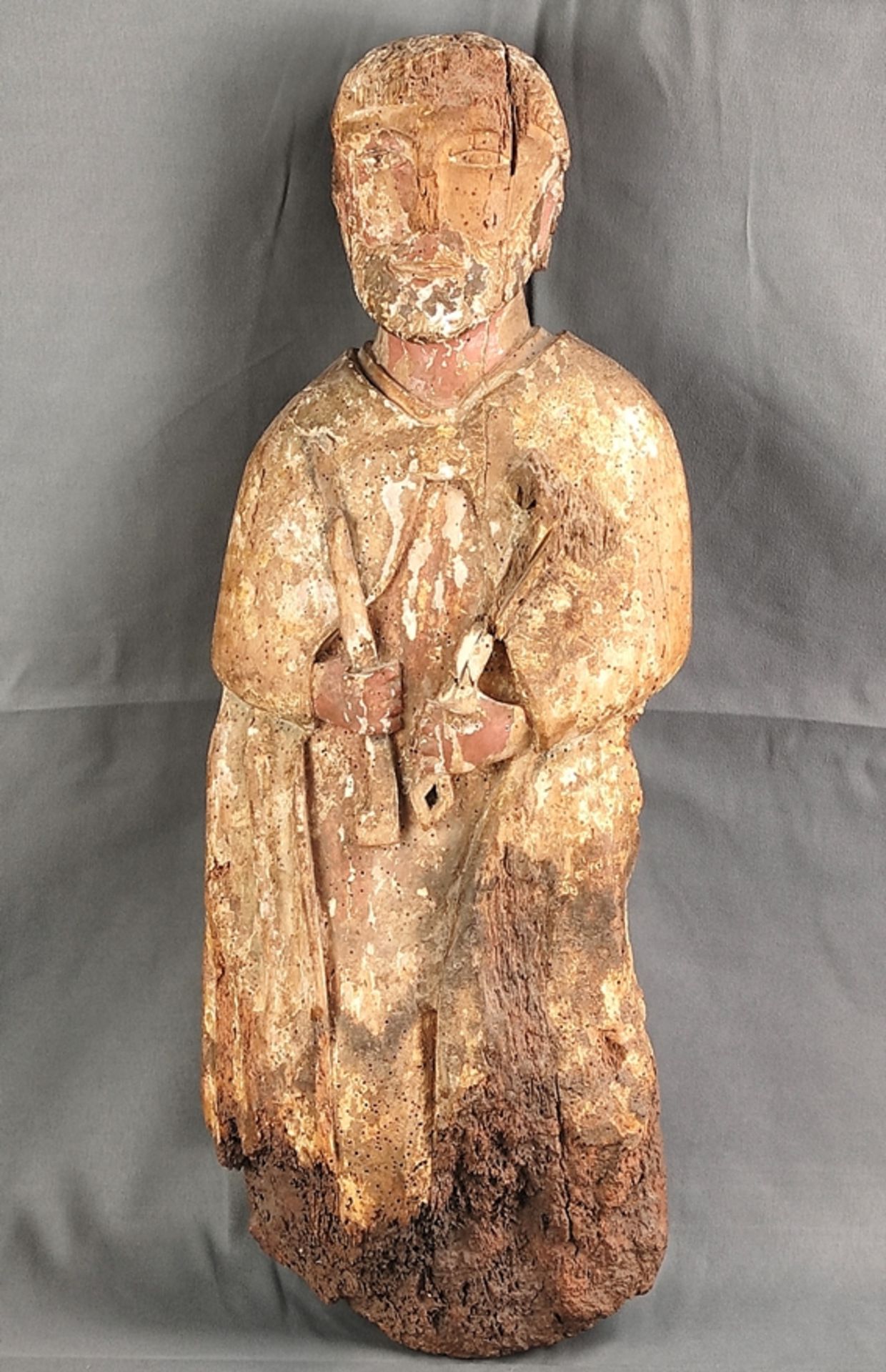 Heiligen-Figur, wohl Petrus, Weichholz, ehemals farbig gefasst, rückseitig abgeflacht, älter, Holzw
