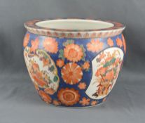 Cache-pot/ Blumentopf, Imari, polychromes Dekor mit Blumen und Pfauen, Bodenmarke "Arita-Yaki", Jap