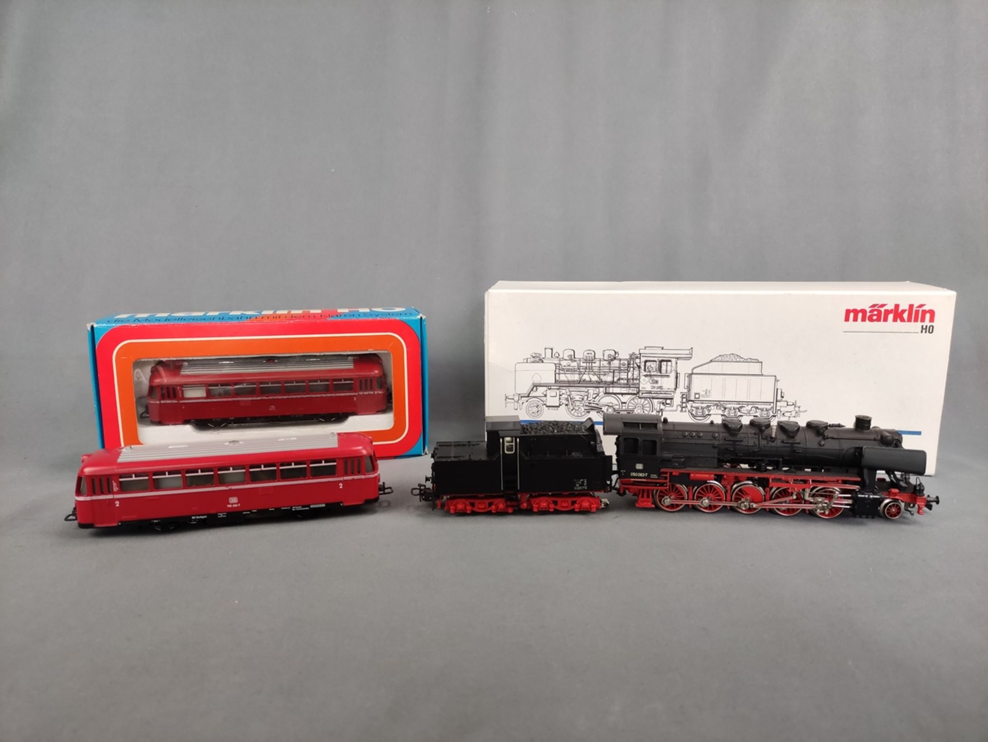Märklin Lot, two locos and two railbuses, loco 3003 with tender in box, loco DB 050 082-7 with tend