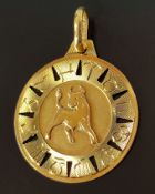 Anhänger mit Stier-Relief, rund, Rand dekoriert mit allen Sternzeichen-Symbolen, 750/18K Gelbgold, 