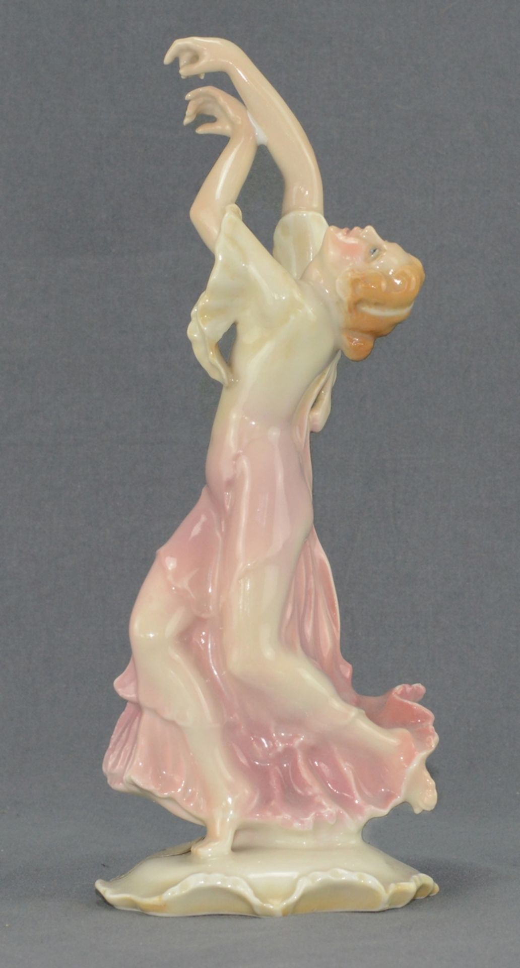 Dancer, in dramatic pose, on curved base, finely polychrome painted, Ens, 20th century, height 21cm