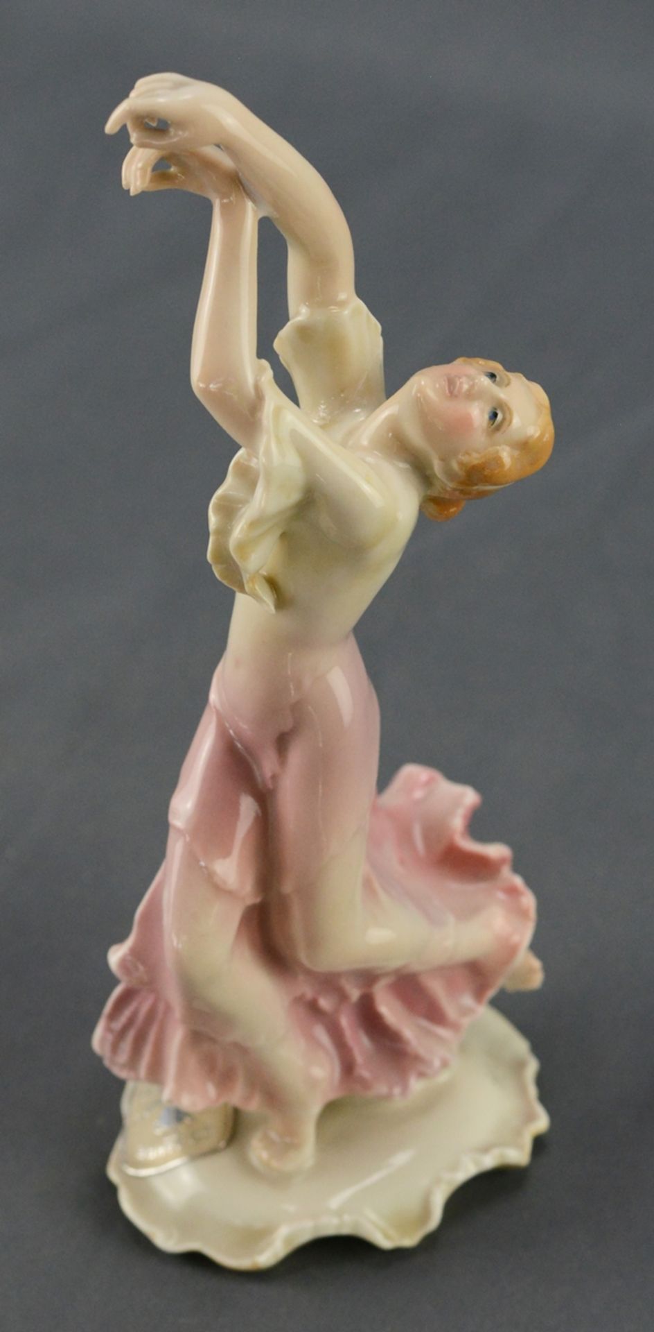 Dancer, in dramatic pose, on curved base, finely polychrome painted, Ens, 20th century, height 21cm - Image 6 of 8
