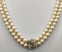 Perlen-Collier, lange Kette, zweireihig zu tragen, gleichmäßige Perlen im Durchmesser von ca. 5,8mm