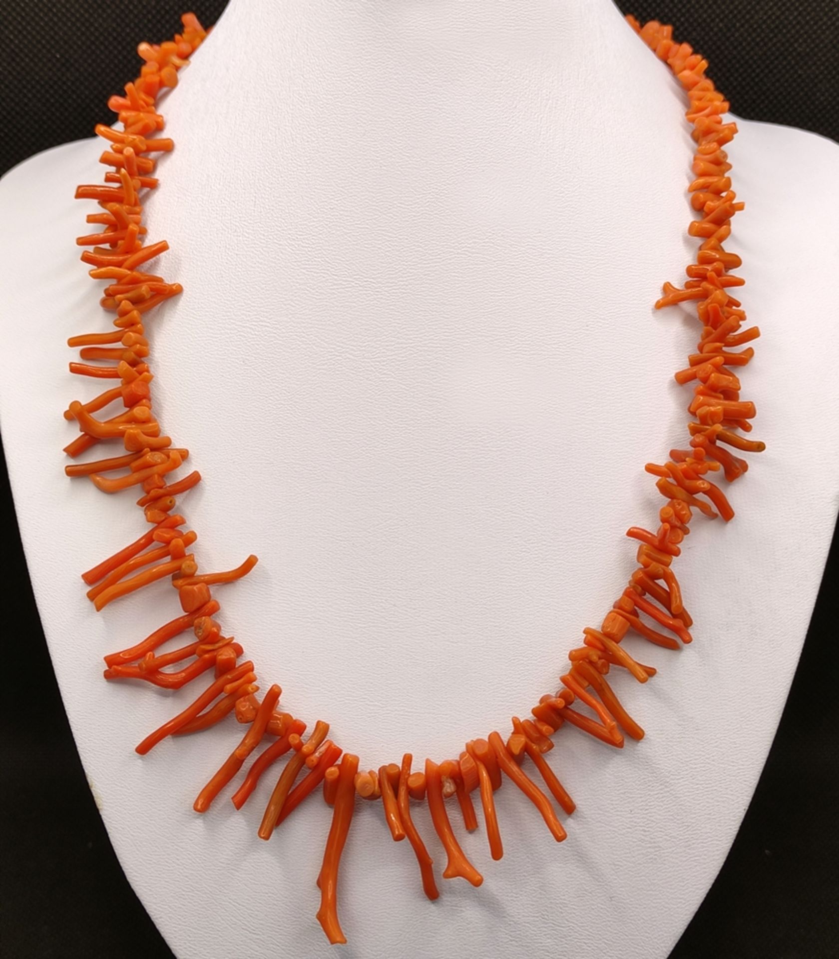 Coral bar necklace with spring ring clasp, length 49cm - Image 2 of 4