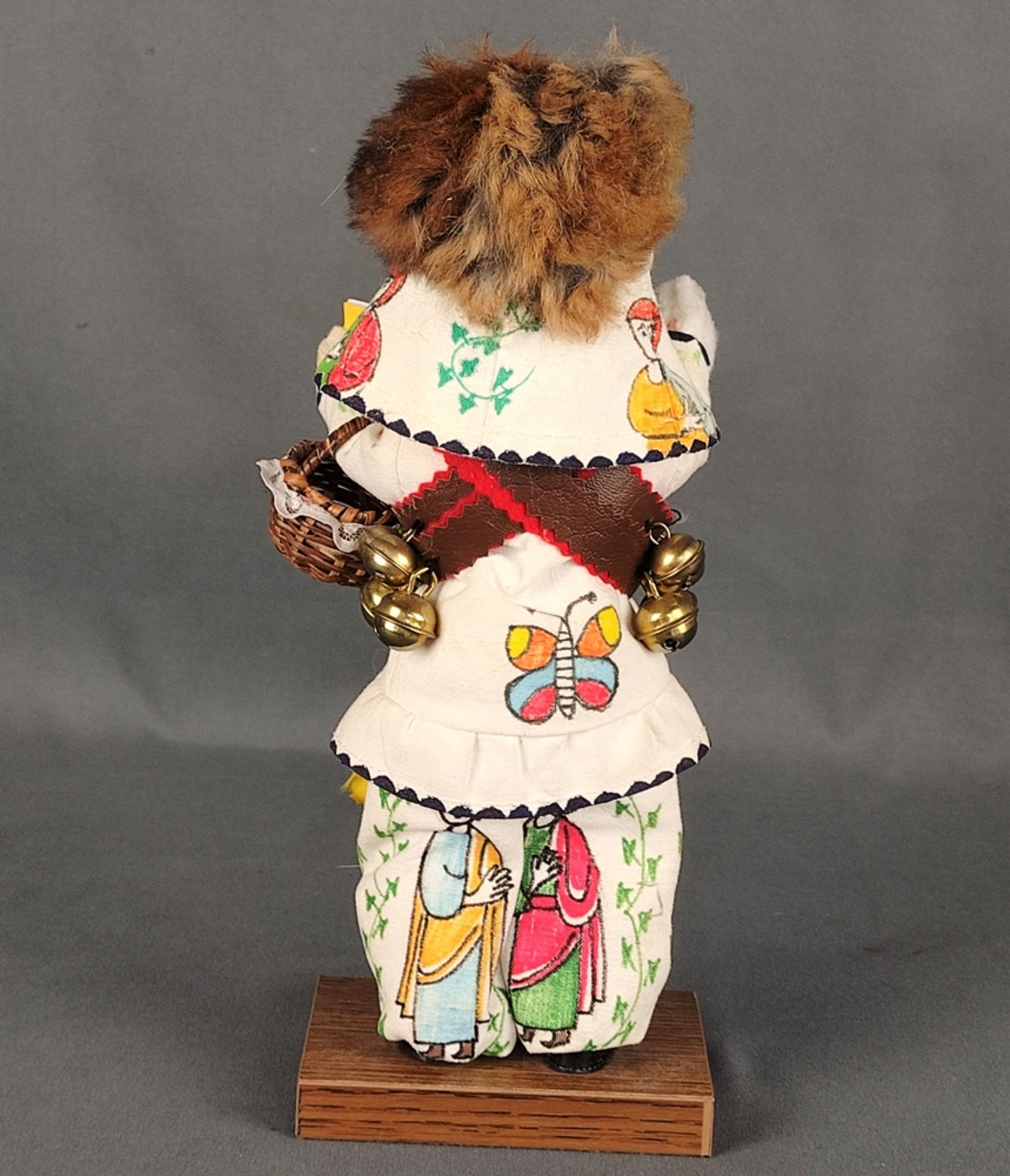 Figure Rottweiler Gschell, plastic figure with handpainted clothes, bells and fur, on wooden base, h - Image 2 of 2