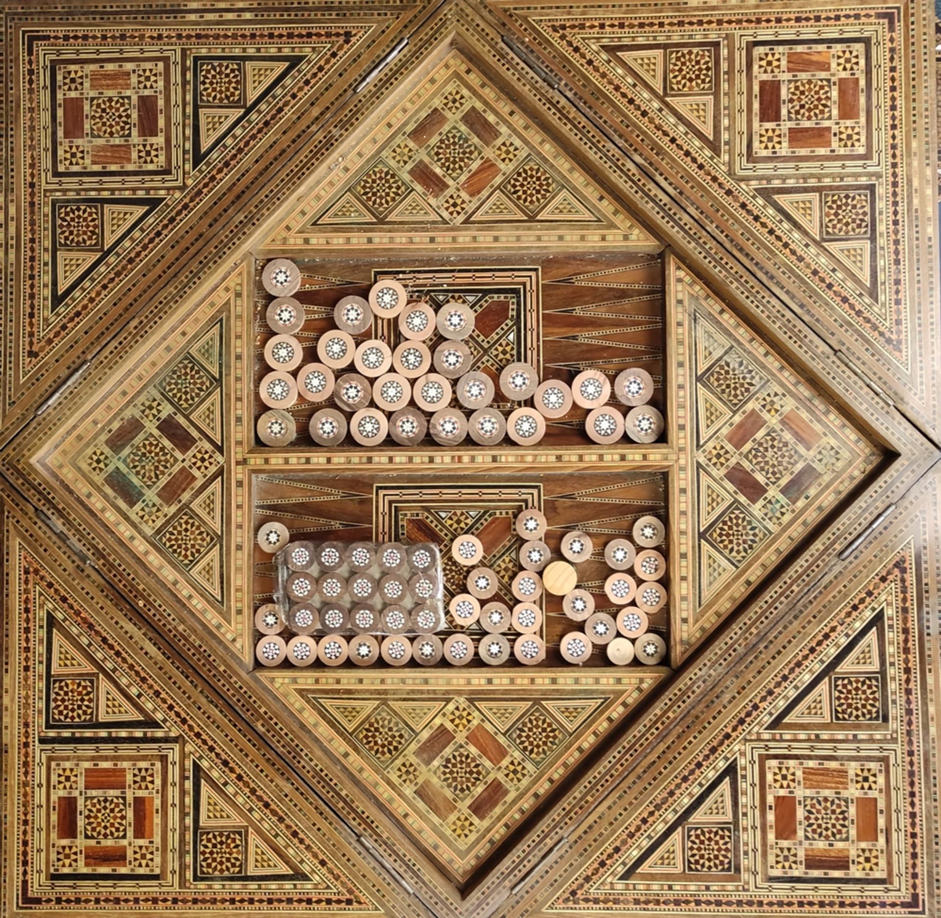 Backgammon Spieltisch mit zwei Hockern im maurischen Stil, H - Bild 4 aus 7