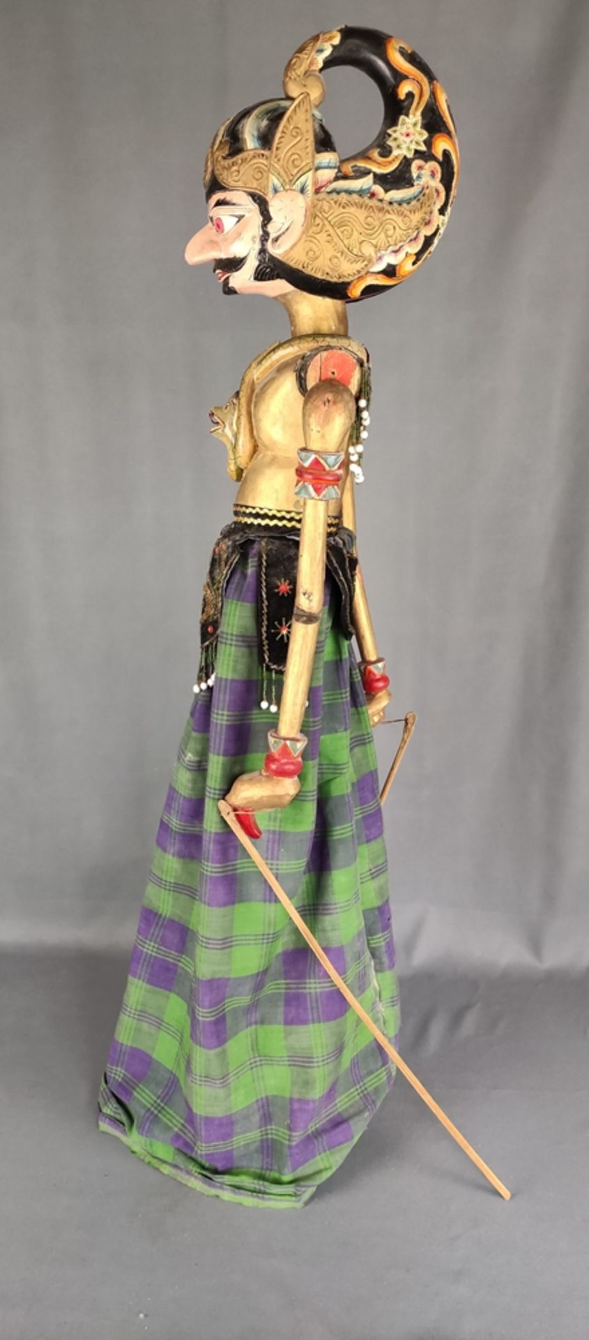 Large wayang golek doll, Indonesian stick doll, head, torso and arms carved, clothes elaborately - Image 2 of 6