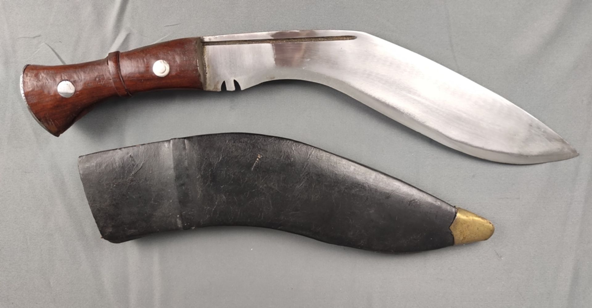 Khukuri, curved blade, hollow groove, wooden handle with fittings, leather scabbard with brass