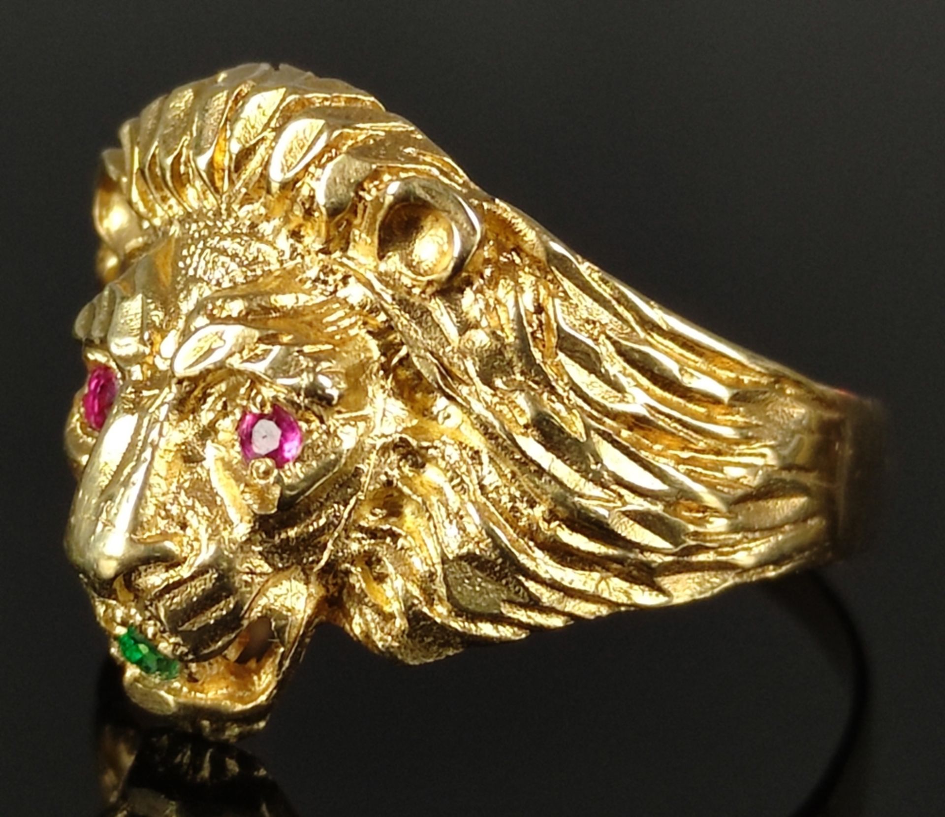 Ring as a lion head, finely carved in relief and the eyes set with natural faceted rubies, in the