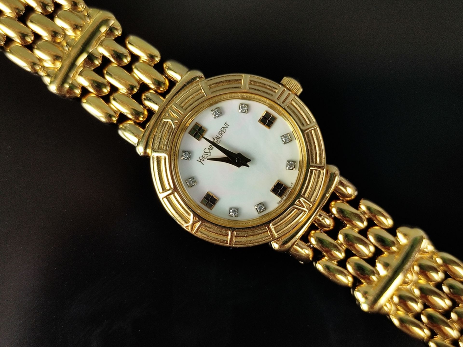 Armbanduhr, Yves Saint Laurent, rundes Perlmutt Zifferblatt  - Bild 2 aus 5
