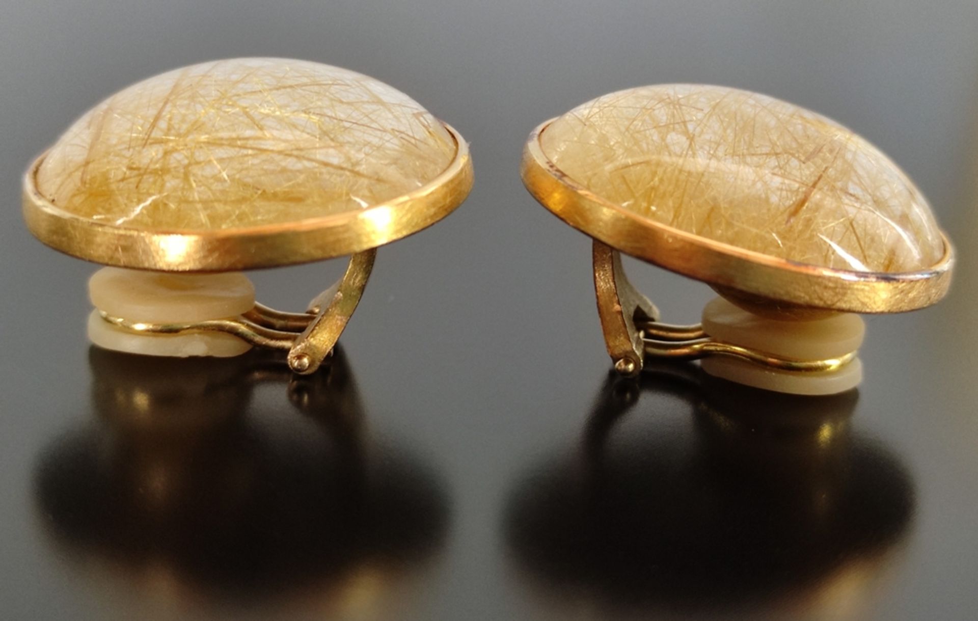 Design earclips sable, round artificial stones set in 750/18K yellow gold, hand signed and dated ( - Image 4 of 4