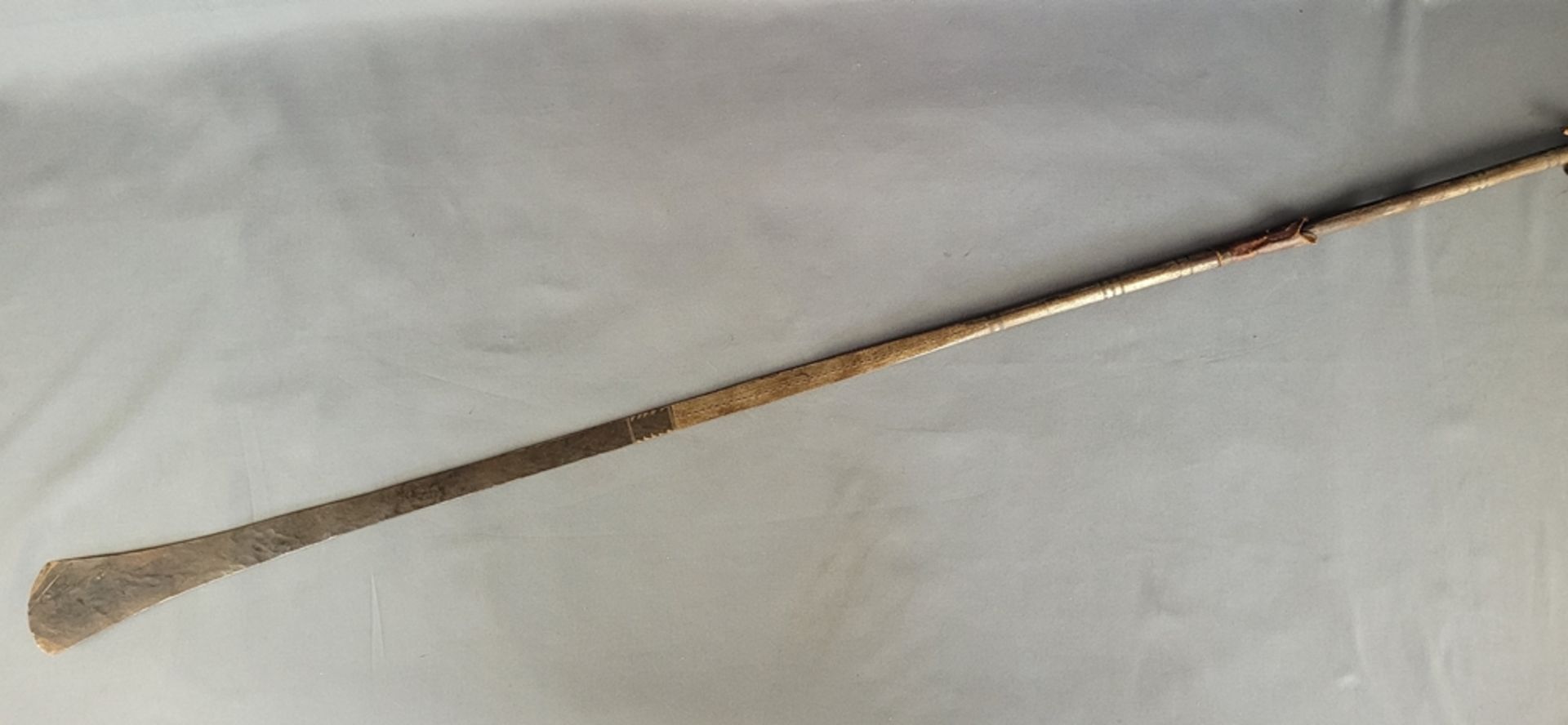 Hunting spear, finely worked spear, graphic decoration, with leather wrapping, back part worked - Image 2 of 2