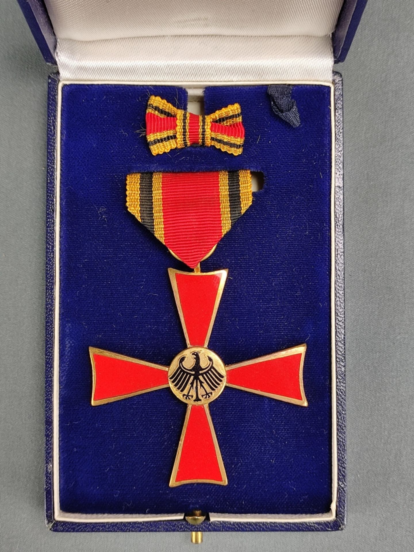 Federal Cross of Merit, in case, presented to Otto Müller on 13.11.61 for his services in the