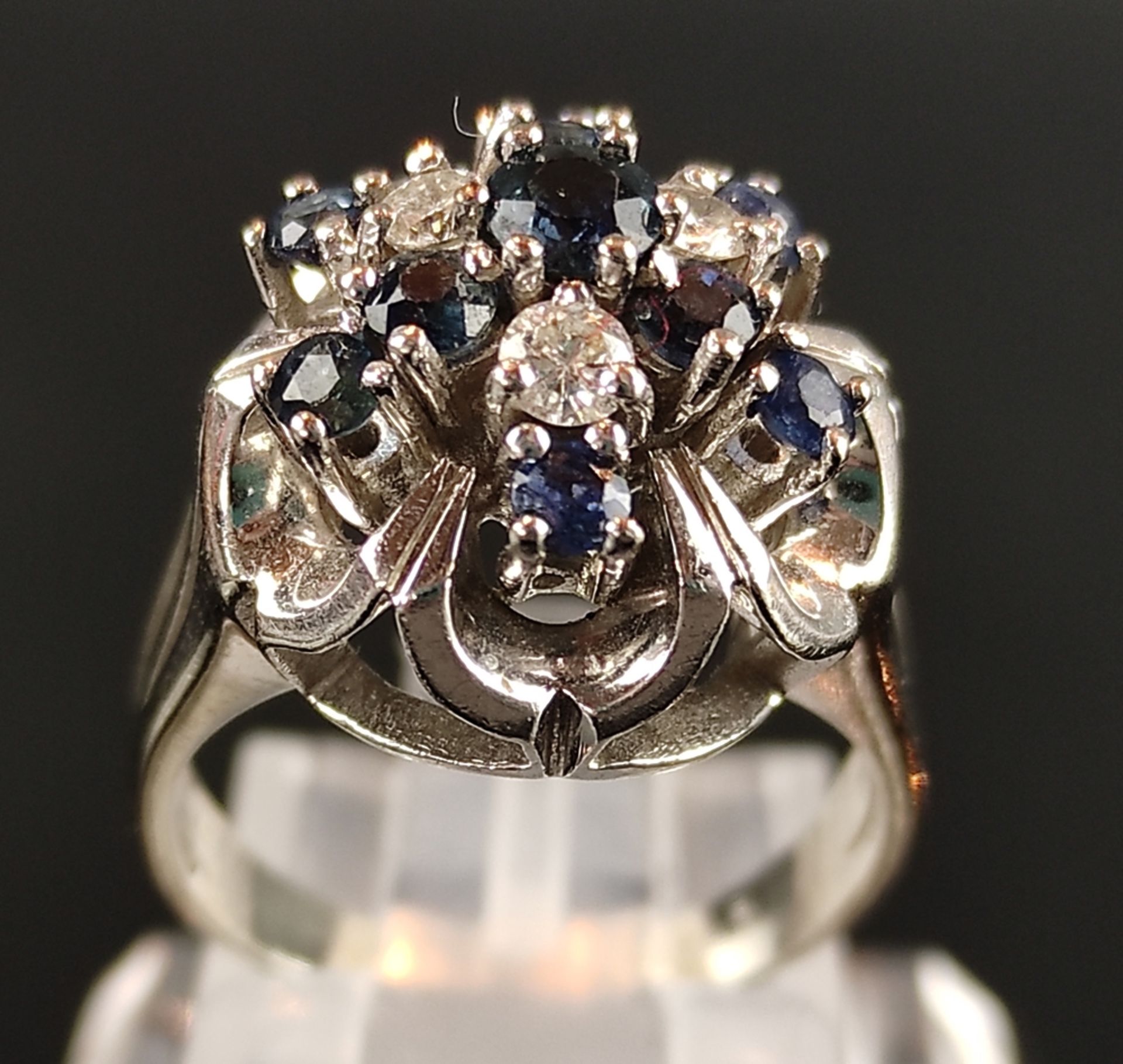 Diamond-sapphire-ring, with 10 sapphires and 3 diamonds, 585/14K white gold, 6.3g, size 48.5 - Image 4 of 6