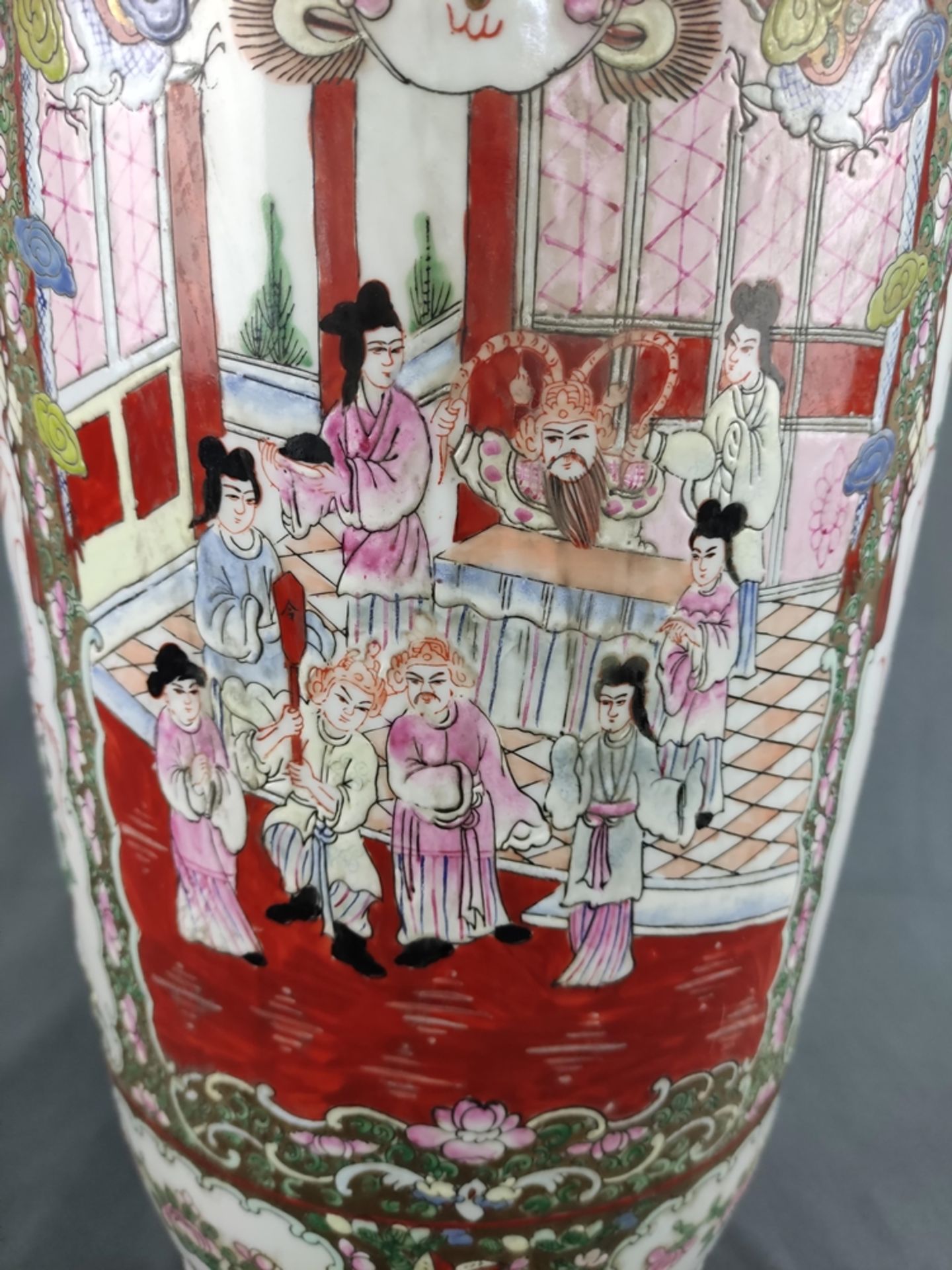 Große Bodenvase, dekoriert mit polychromen Szenen und floral - Bild 2 aus 4