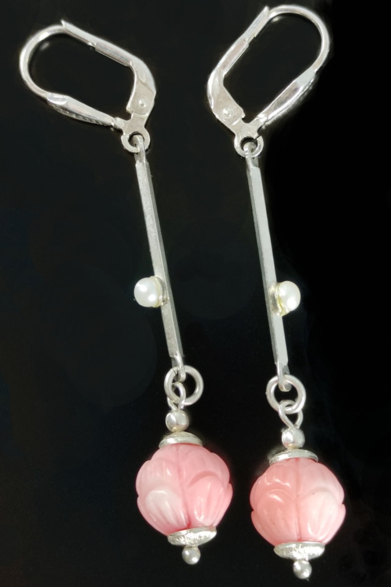 Pair of coral earrings, pendant, hinged earwire with millegrip finials as well as seed bead set