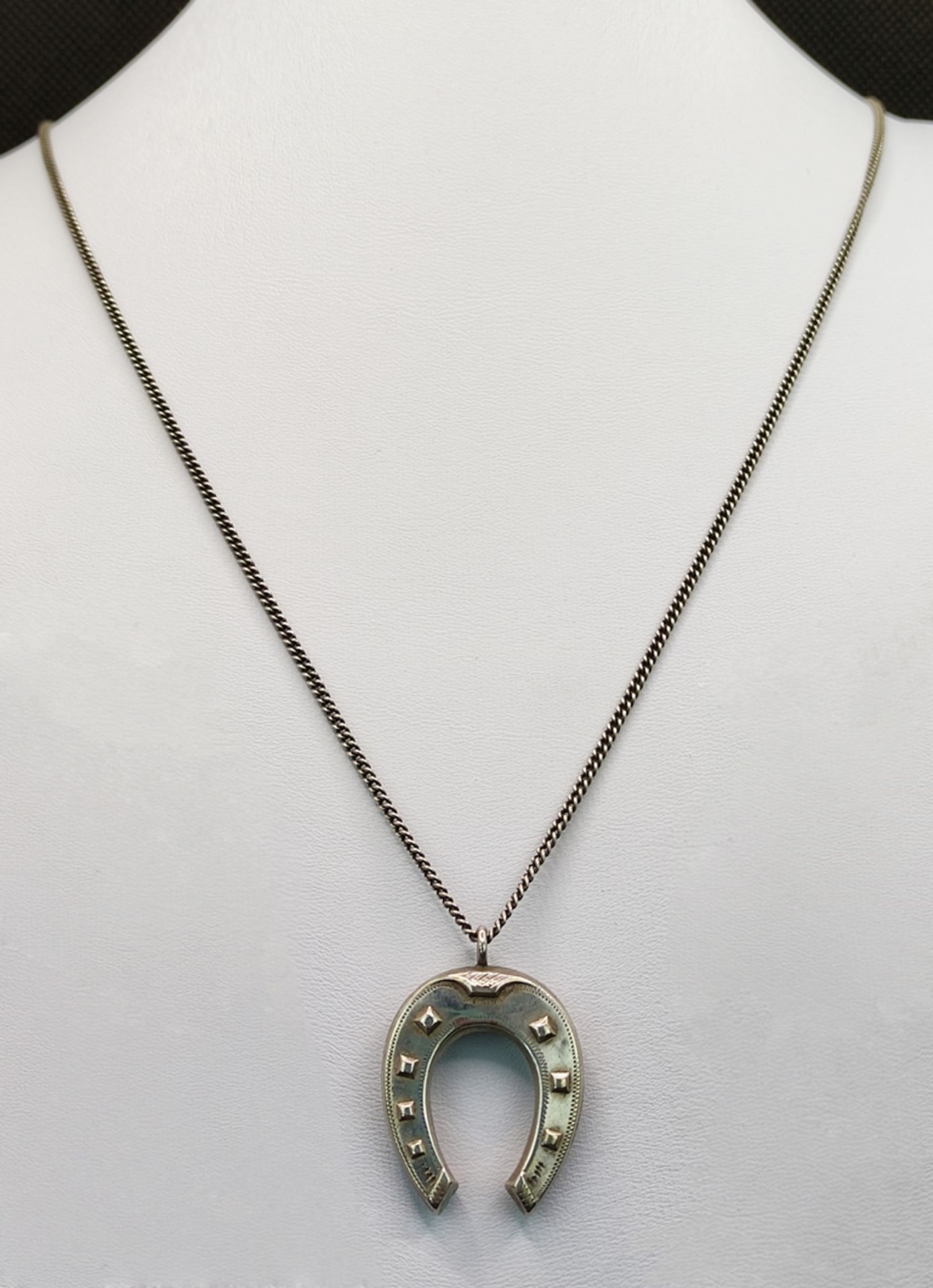 Horseshoe necklace, double sided horseshoe pendant on chain, 835 silver, length 58cm, total weight  - Image 2 of 3