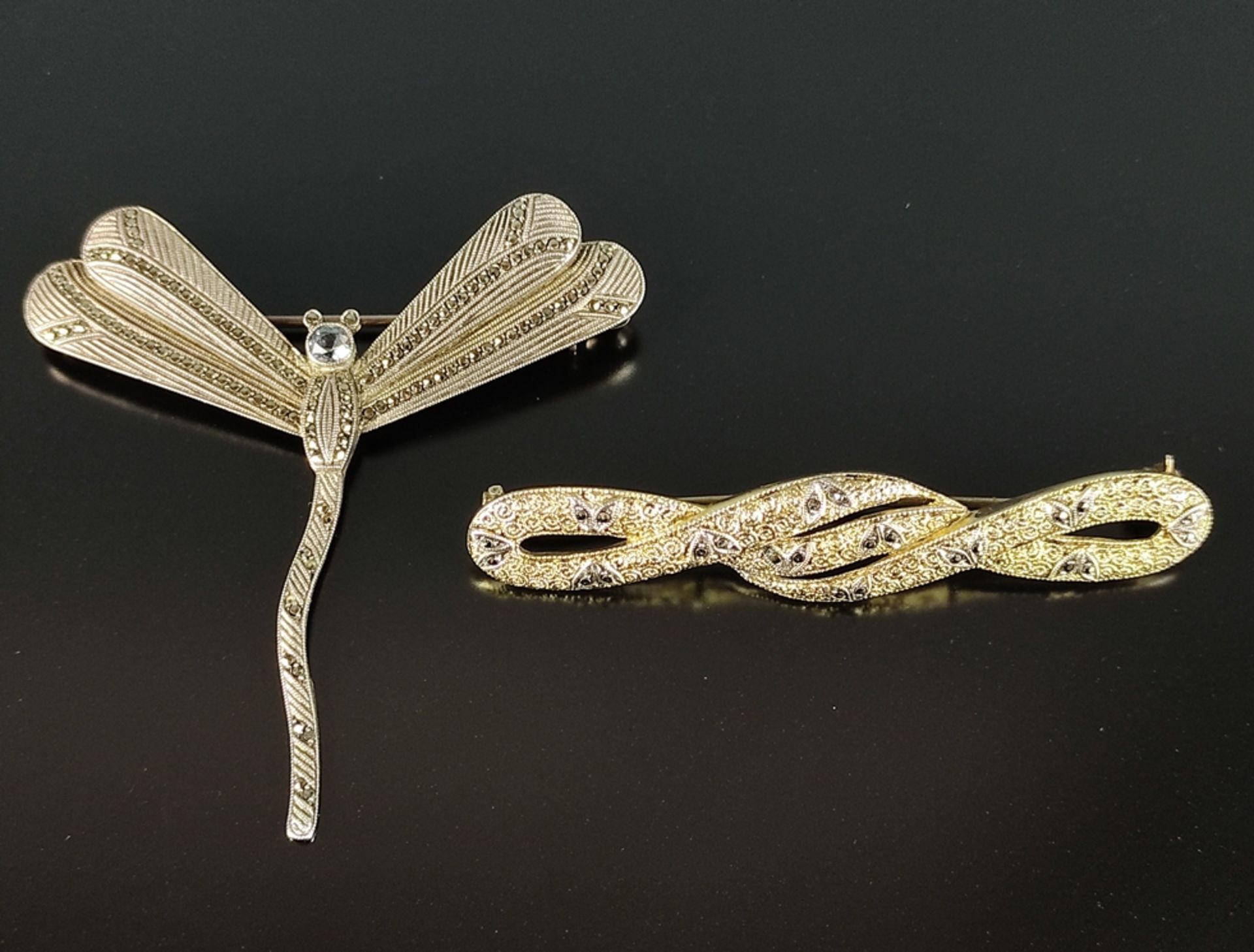 Zwei Fahrner-Broschen, Silber 925, besetzt mit kleinen Markasiten, bestehend aus Libelle (3 Markasi