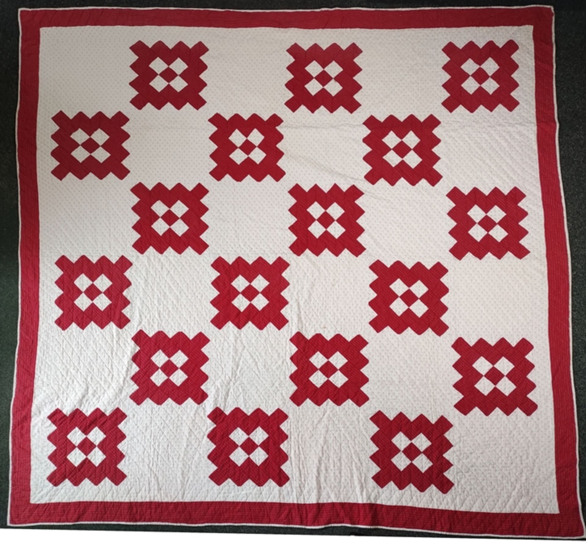 Quilt, "Irish Chain", roter geometrisierender Dekor auf weißem Untergrund, Baumwolle, um 1880, Hand