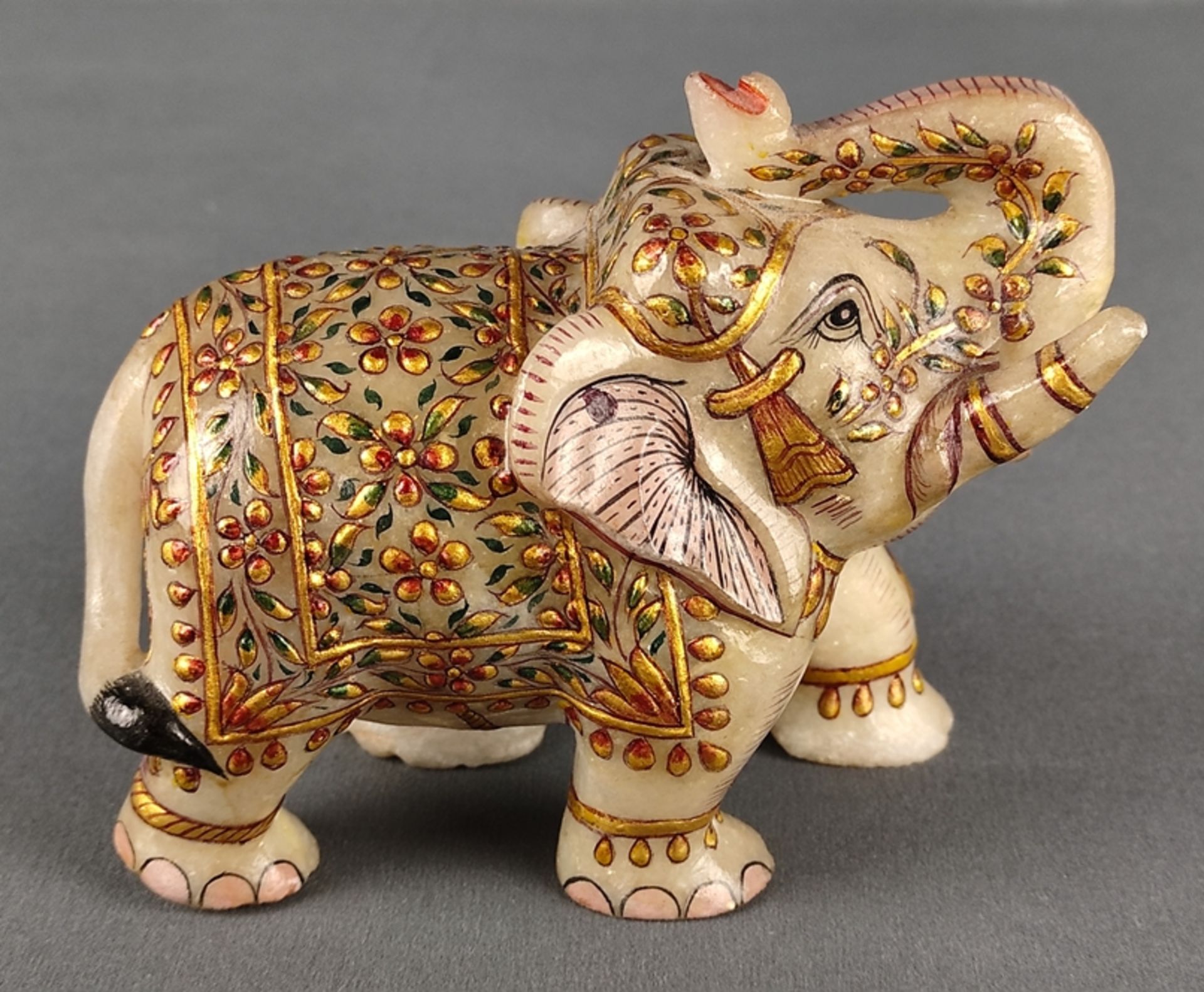 Elephant with polychrome floral painting, gold decorated, light soapstone, India, 10x7x14 cm - Image 2 of 3