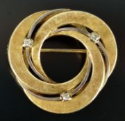 Brosche, aus kreisförmigen Elementen, besetzt mit drei kleinen Diamanten, 585/14K  Weiß- / Gelbgold