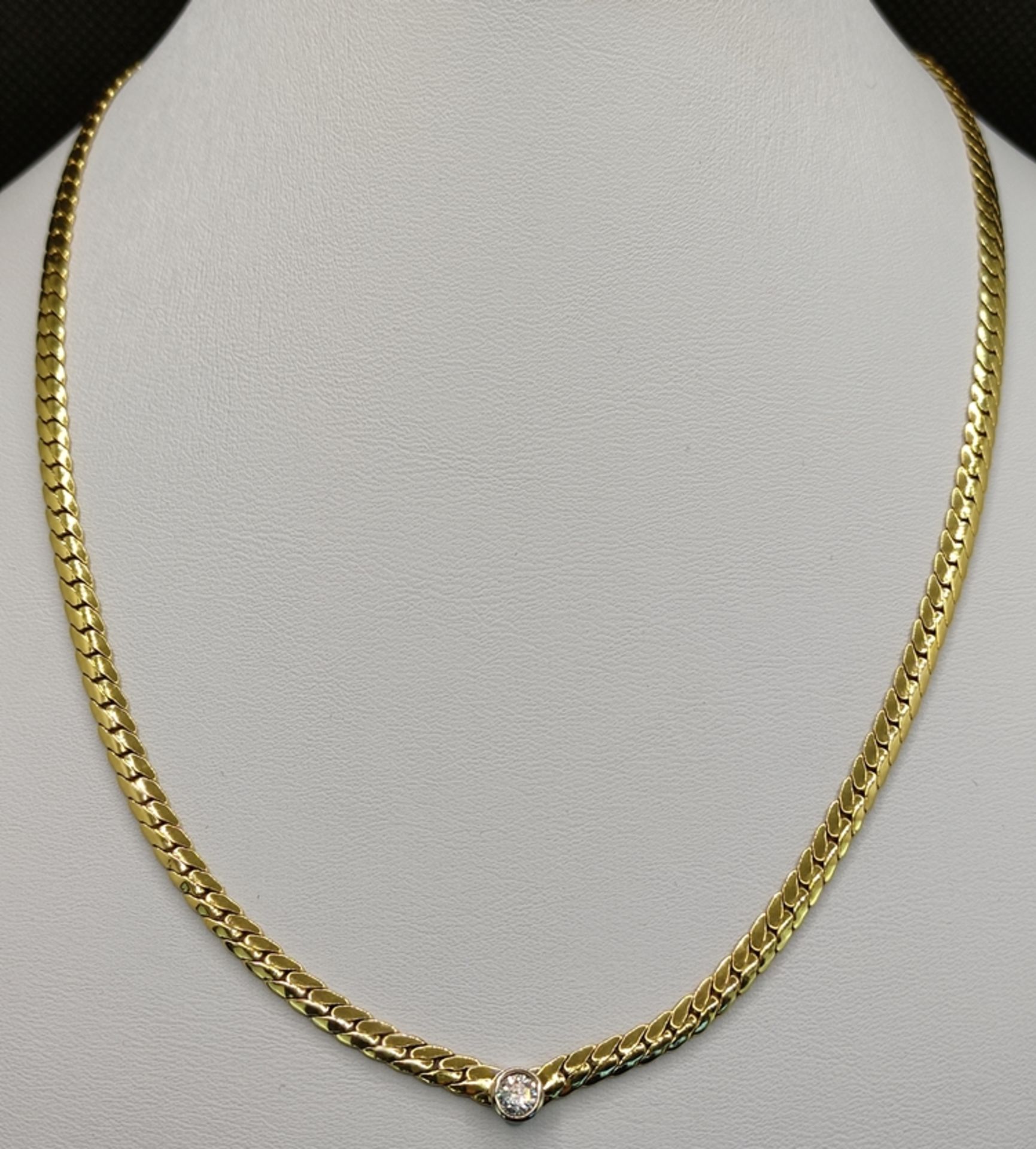 Brillant-Collier, breite Flachpanzerkette, mittig Brillant um ca. 0,20ct, Steckschließe mit Sicherh - Bild 2 aus 3