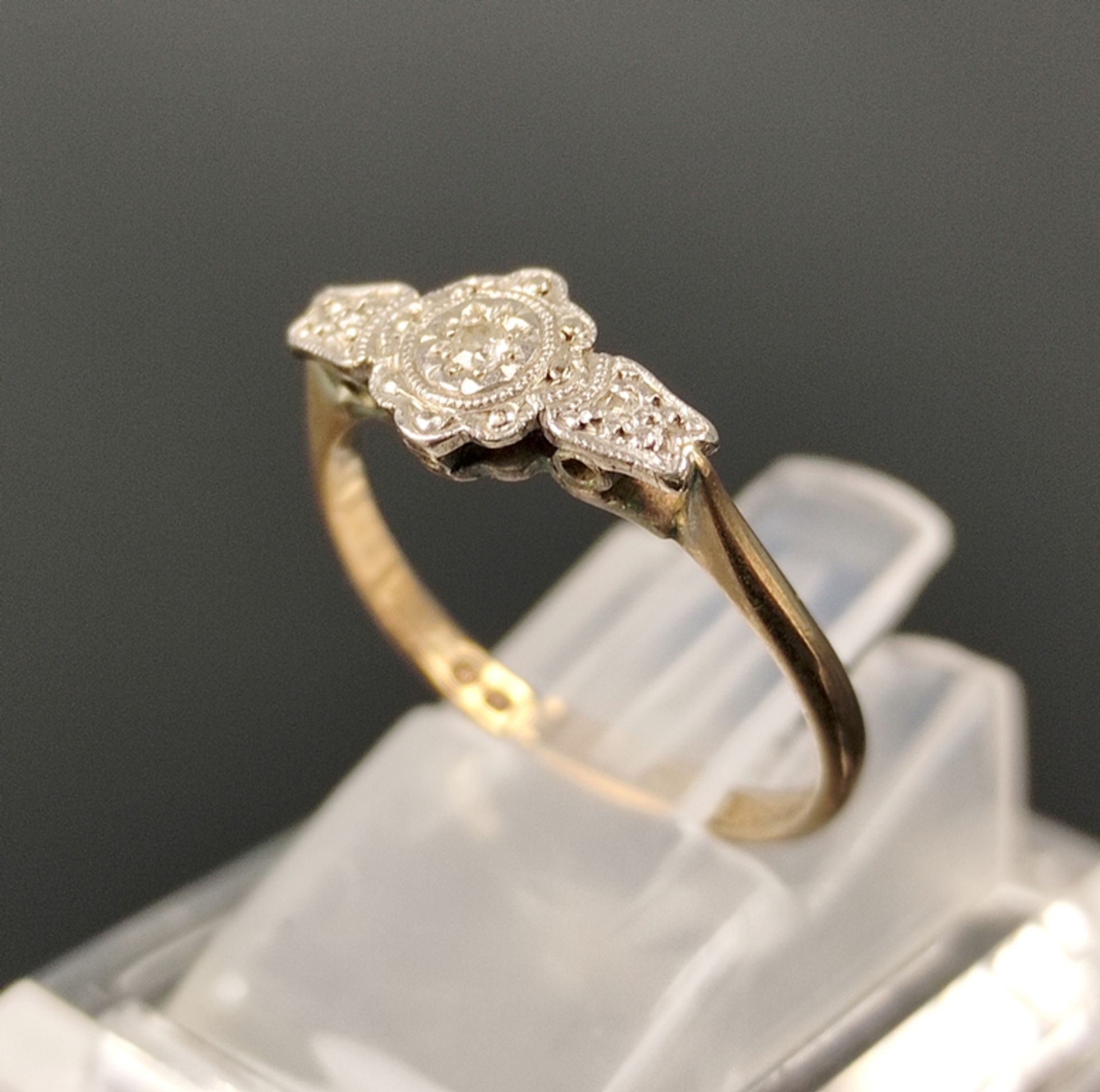 Antiker Brillant-Ring, besetzt mit drei Diamantrosen, 375/9K Gelbgold und Platin, bezeichnet "Lifet - Bild 3 aus 5