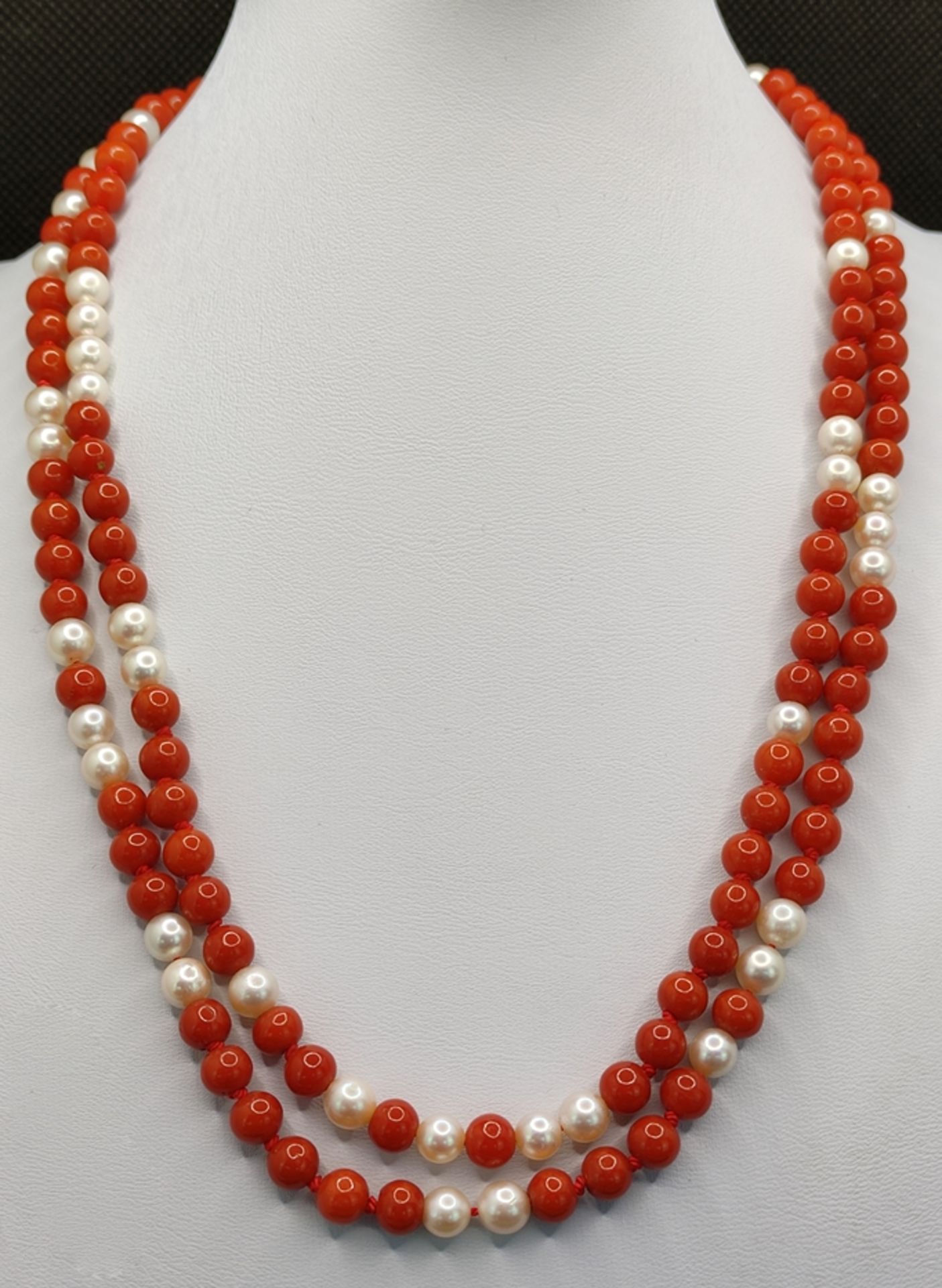 Long coral pearl necklace, round 585/14K yellow gold clasp, goldsmith design, italy, length 100cm - Image 2 of 4
