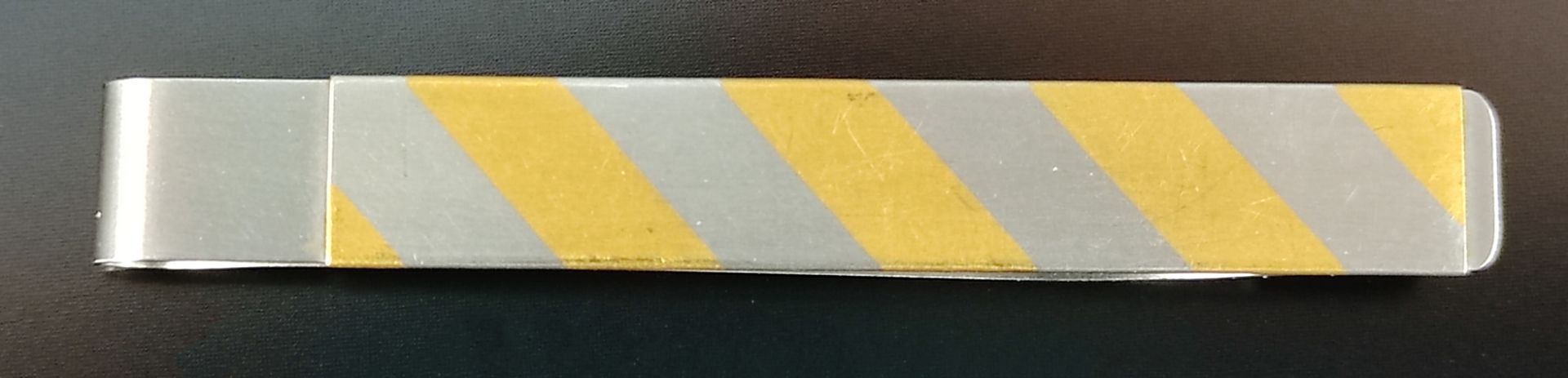 Niessing-Krawattennadel, 950 Platin mit 1000er Feingold-Streifen, Herstellersignet, 5,6g, Länge 6cm - Bild 2 aus 3