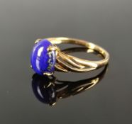 Lapislazuli-Goldring, Ringkopf besetzt mit einem ovalen royalblauen, natürlichen Lapislazuli-Caboch
