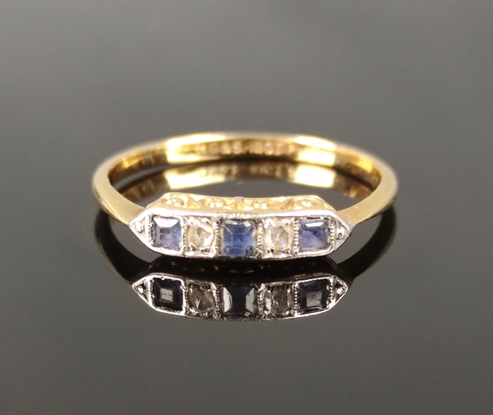 Brillant-Saphir-Ring, Schauseite besetzt zwei Brillanten und 3 Saphiren, 750/18K Gelbgold, Goldschm - Bild 2 aus 3