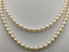 Perlen-Kette, 2-reihig, 585/14K Weißgold-Verschluss, besetzt mit 10 kleinen Saphiren, J. Köhle, Ges