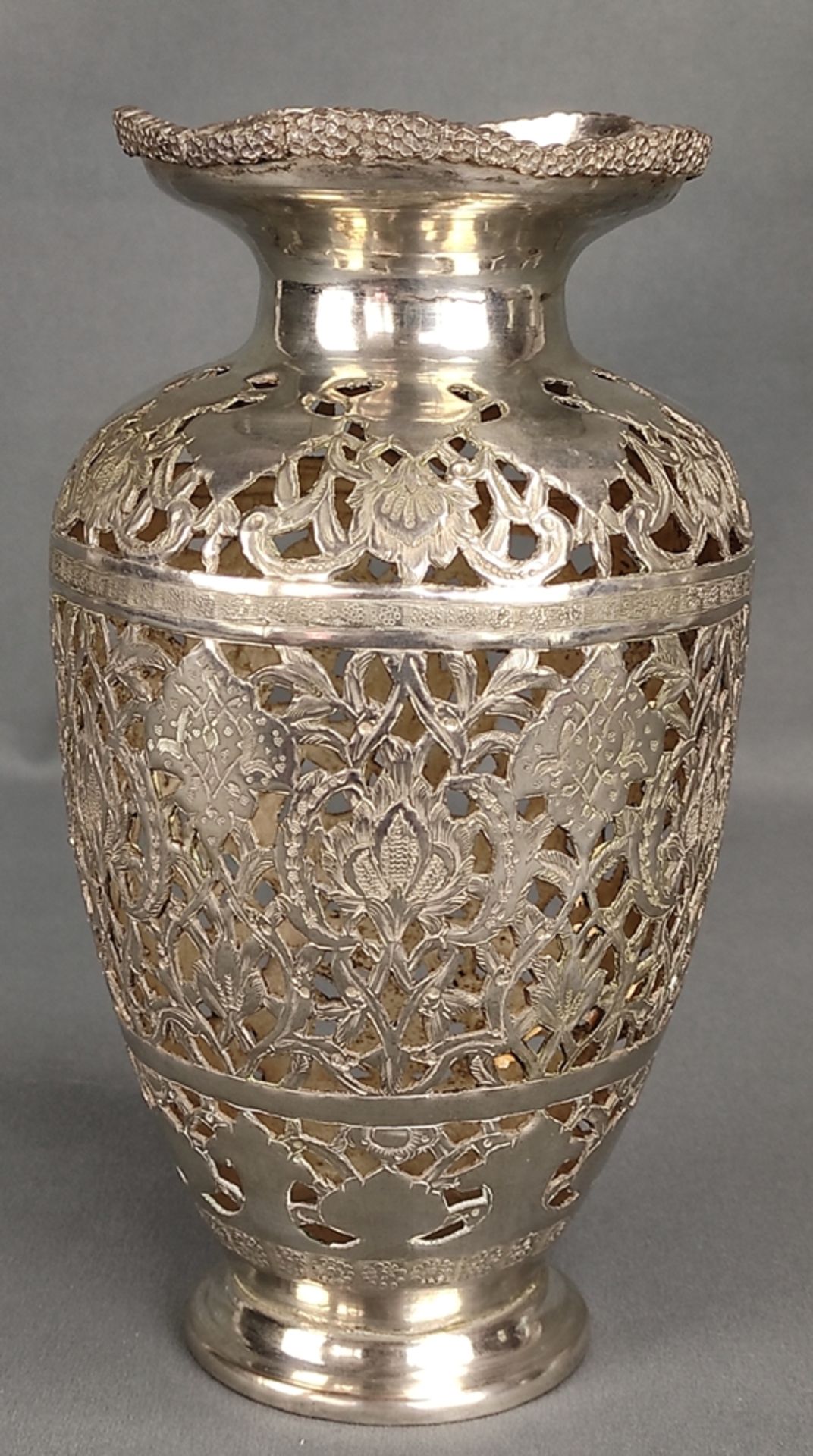 Vase, durchbrochen gearbeitet, dekoriert mit vegetabilen Motiven, Iran, Silber, 430g, Höhe 22,5cm