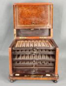 Antiker Humidor, Zigarrenkiste, würfelförmiger Holzkorpus mit Wurzelholz-Furnier, Deckel mit Messin