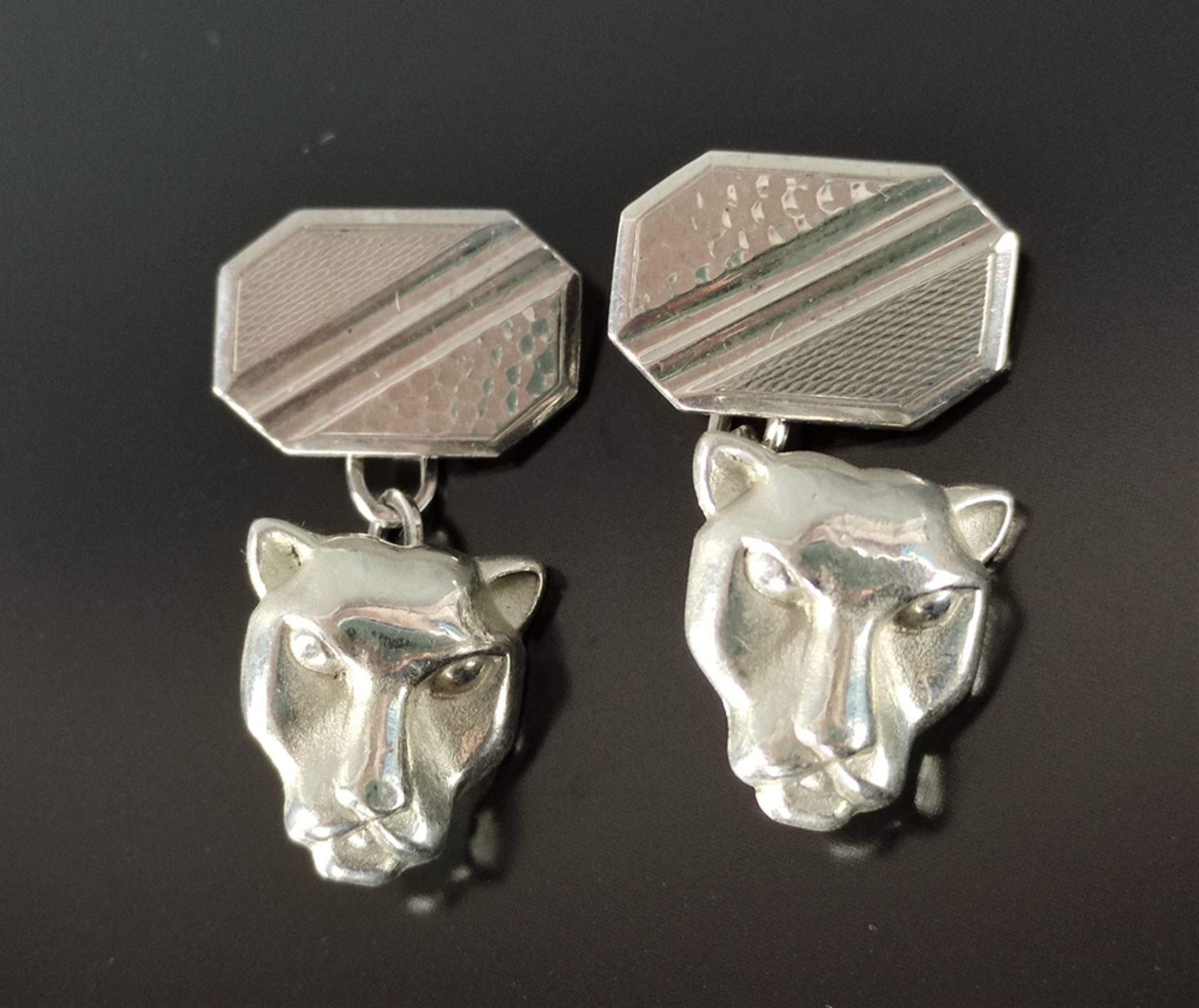 Pair of panther cufflinks, front sides in shape of stylized art-déco panther heads, back side short