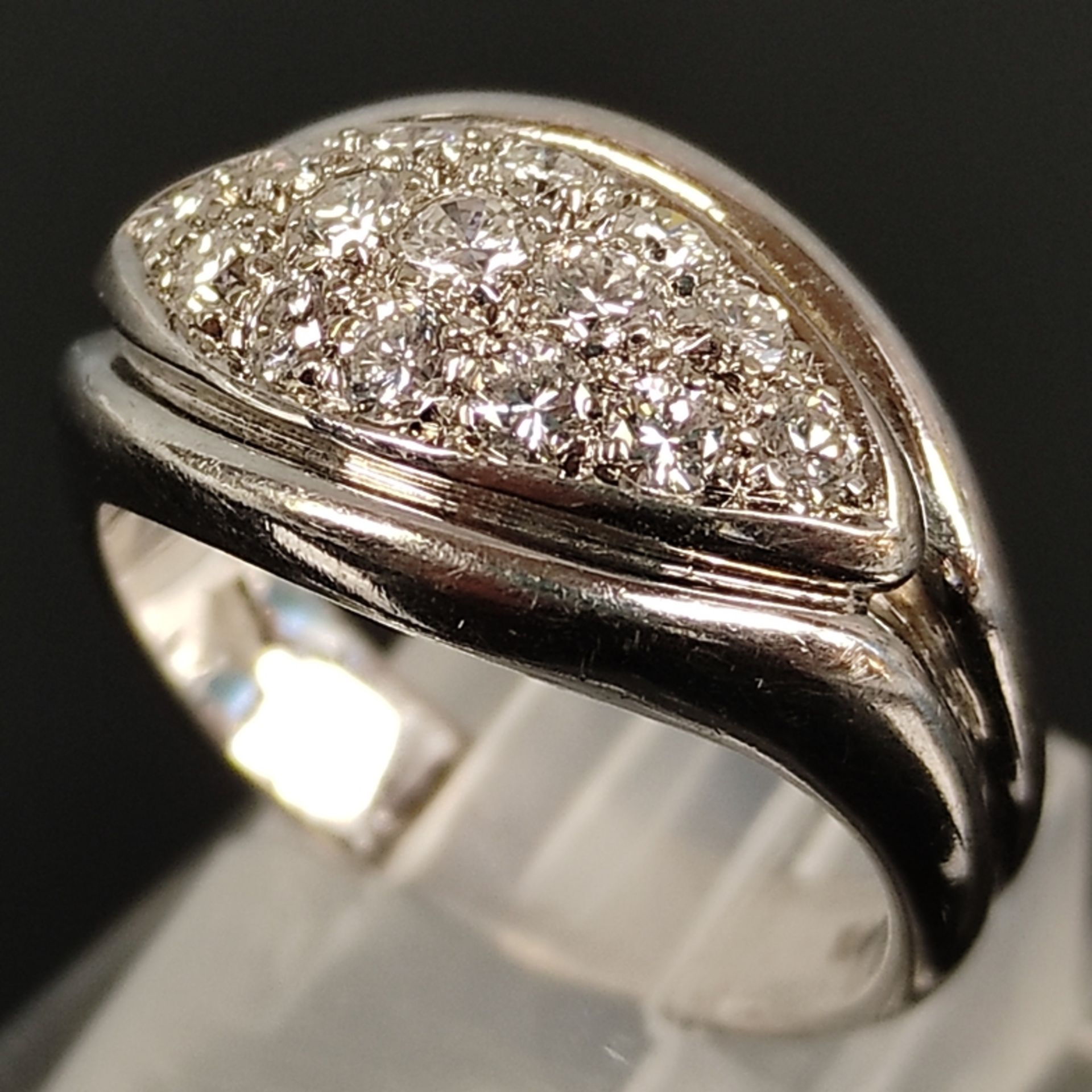 Brilliant ring, ring band widened towards the center, set with 15 brilliant diamonds, around 0.8ct, - Image 3 of 4